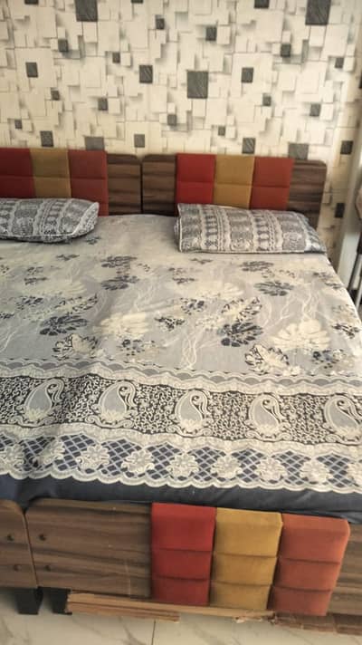 2 Single Beds with Matress and Side Table
