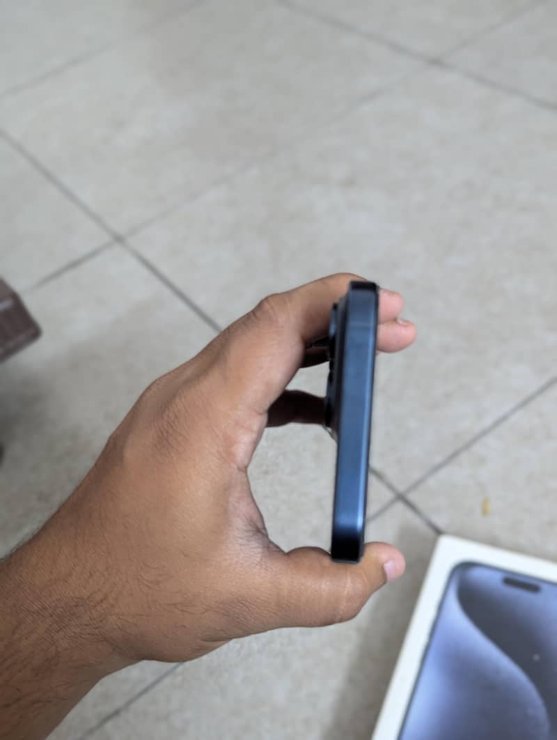 Apple iPhone 15 Pro Max 2