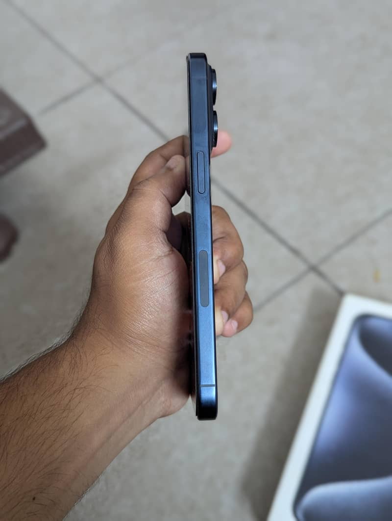 Apple iPhone 15 Pro Max 4