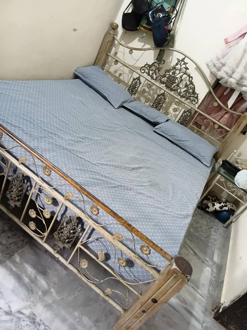 king size bed 1