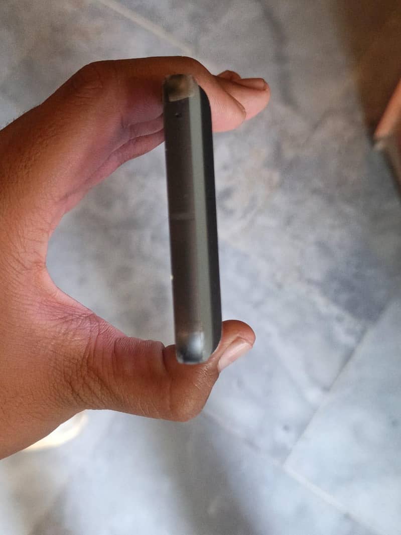 Google Pixel 8 4