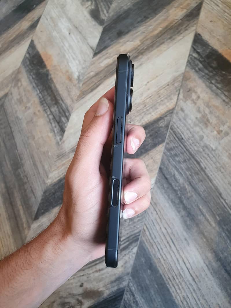 Apple iPhone 16 2