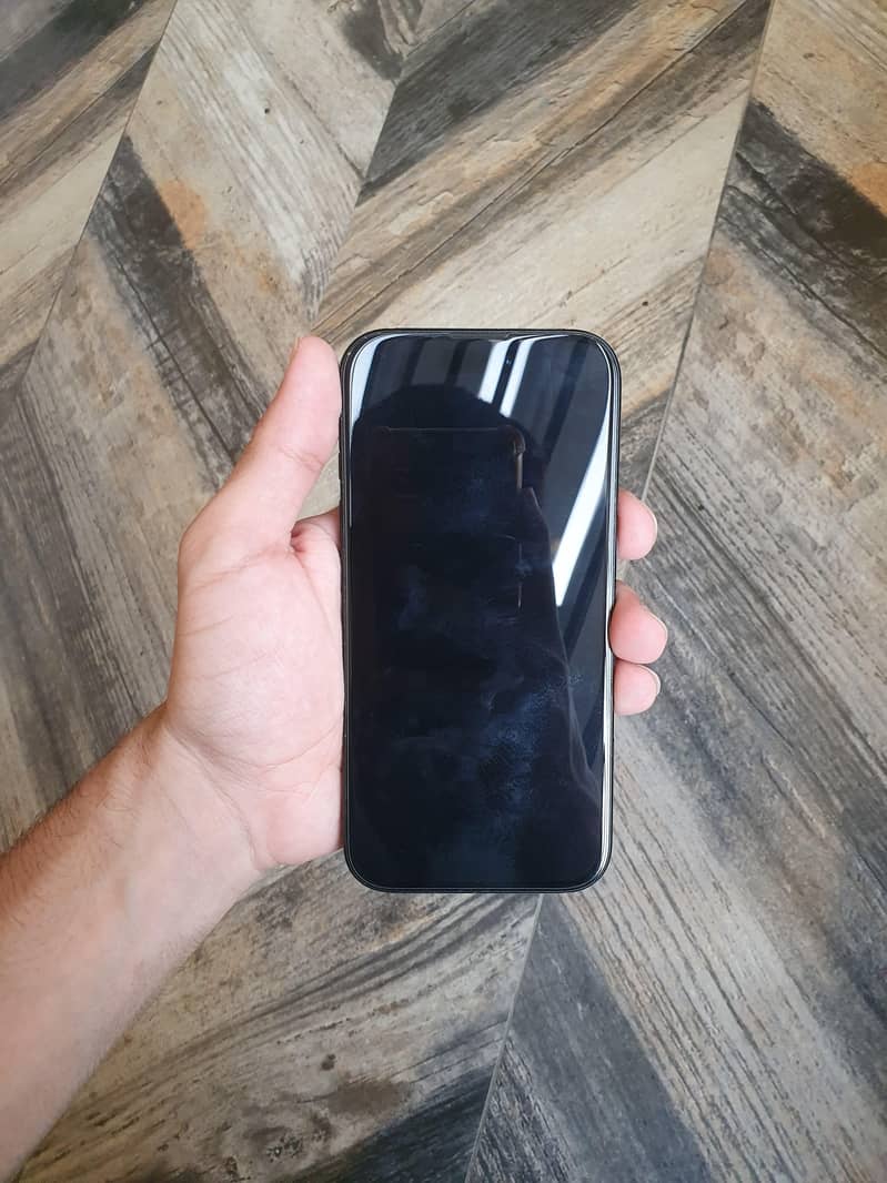 Apple iPhone 16 4