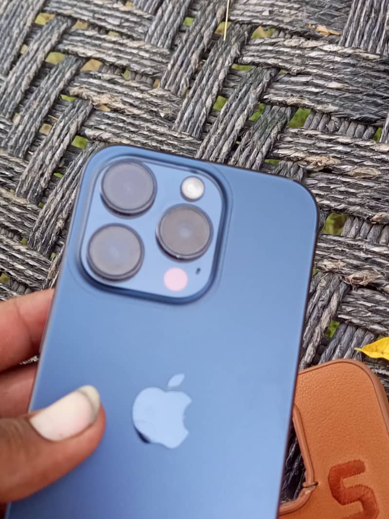 Apple iPhone 15 Pro 1