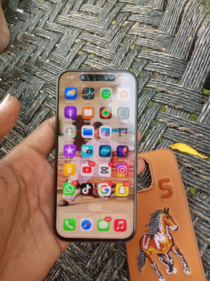 Apple iPhone 15 Pro 4
