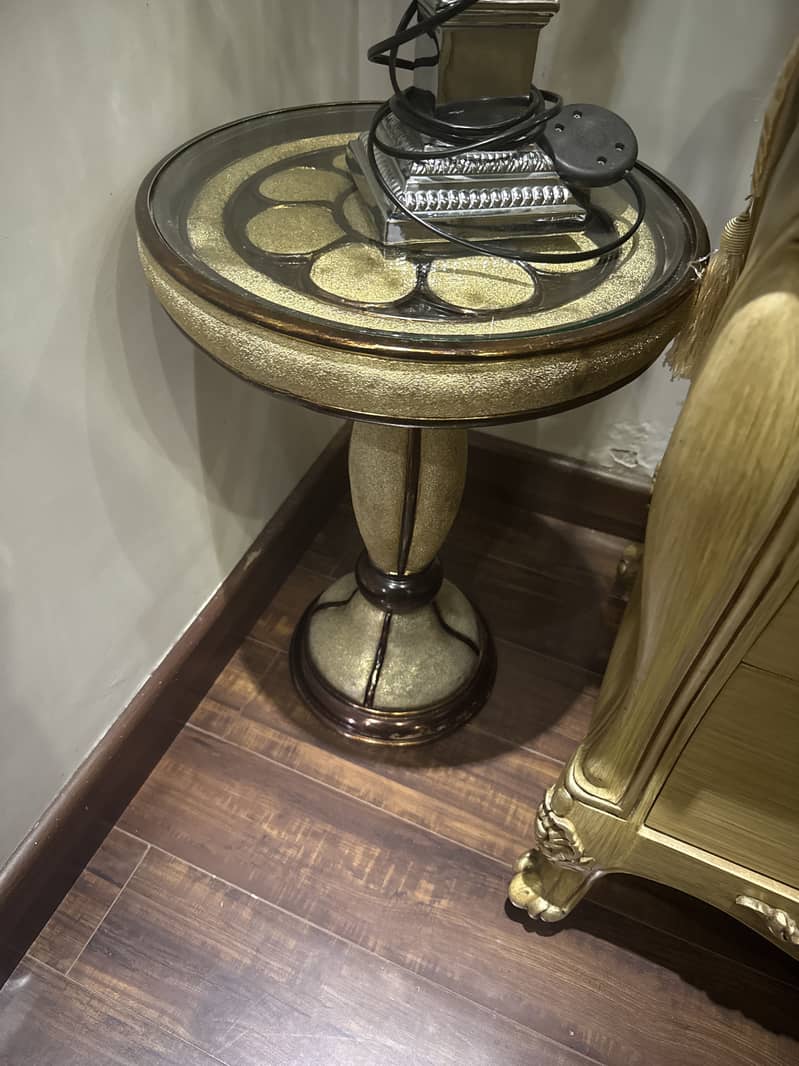 Decor Table 0