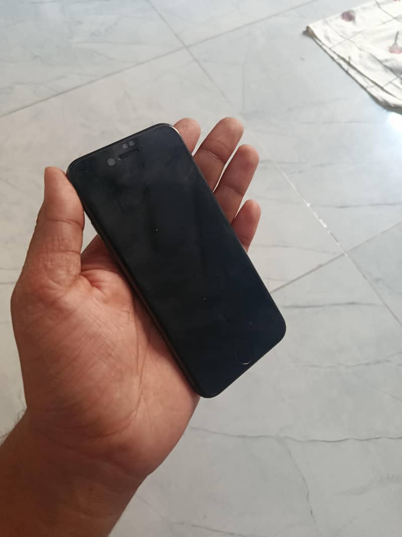 Apple iPhone 8 1