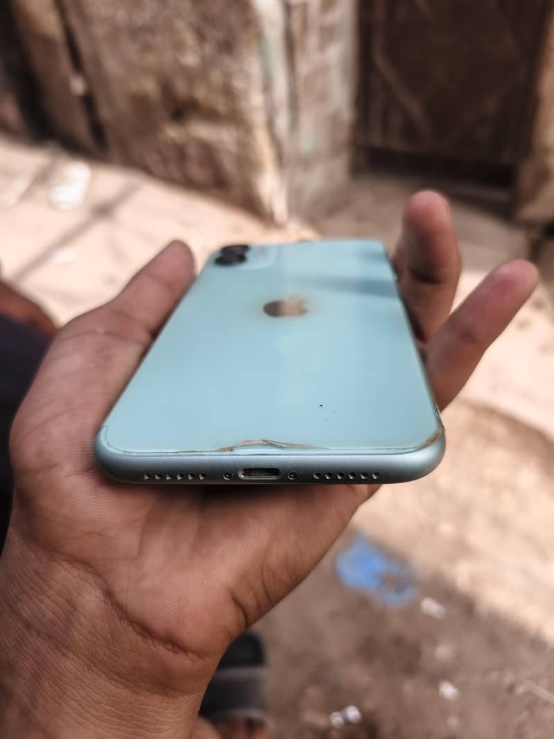 Apple iPhone 11 3
