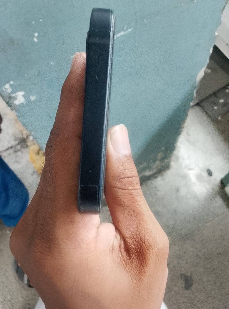 Apple iPhone 12 1
