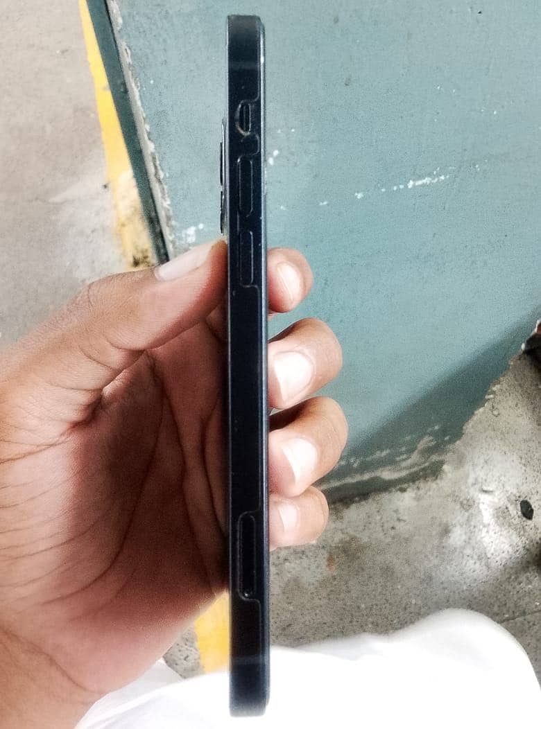 Apple iPhone 12 3
