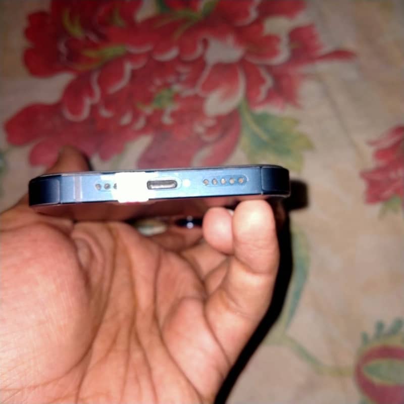 Apple iPhone 13 2