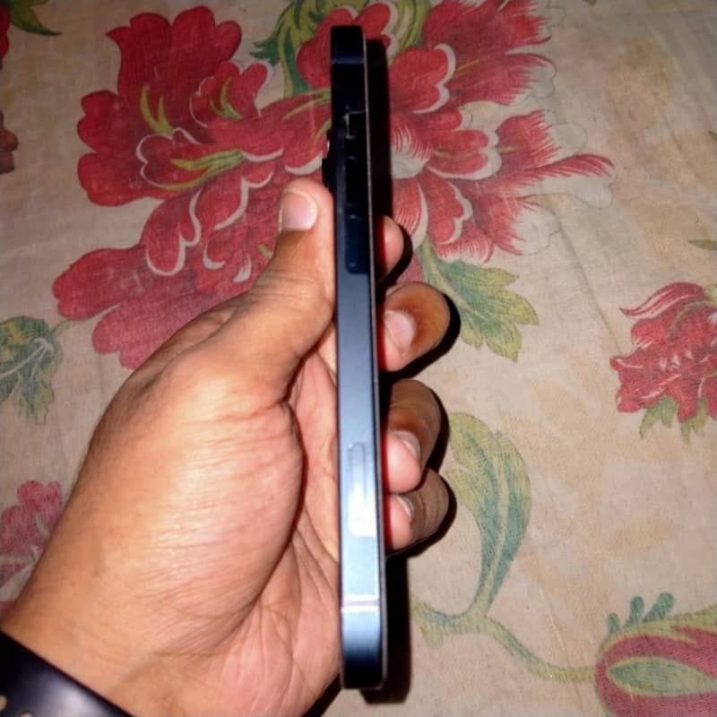 Apple iPhone 13 3