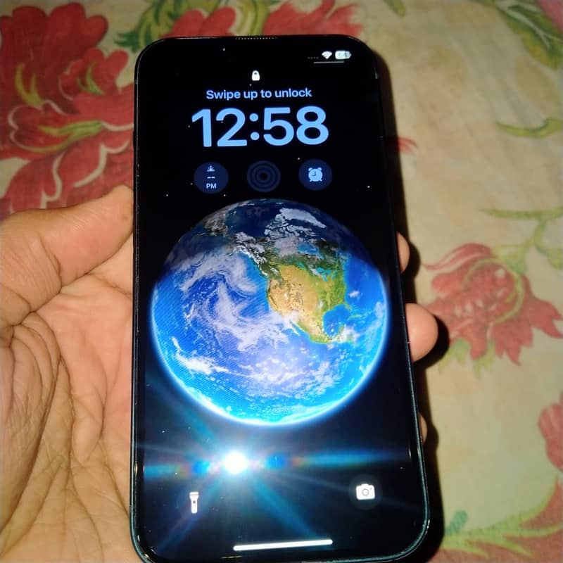 Apple iPhone 13 4