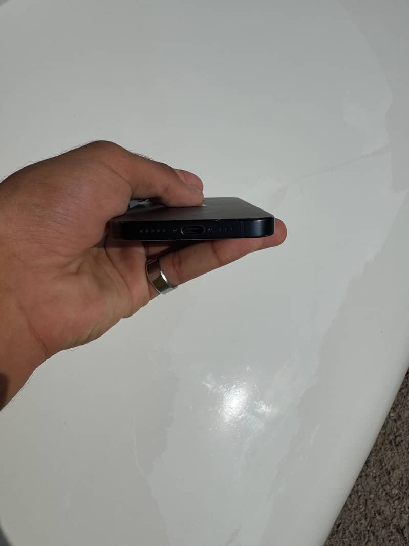 Apple iPhone 15 Pro 2