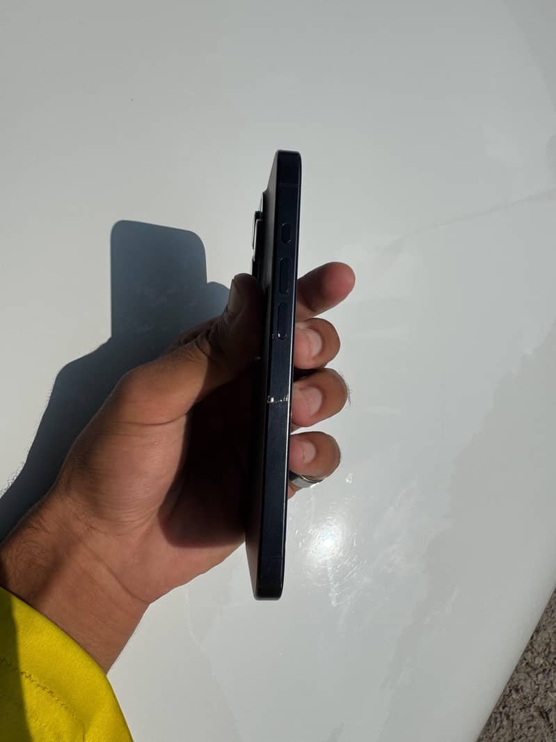 Apple iPhone 15 Pro 3