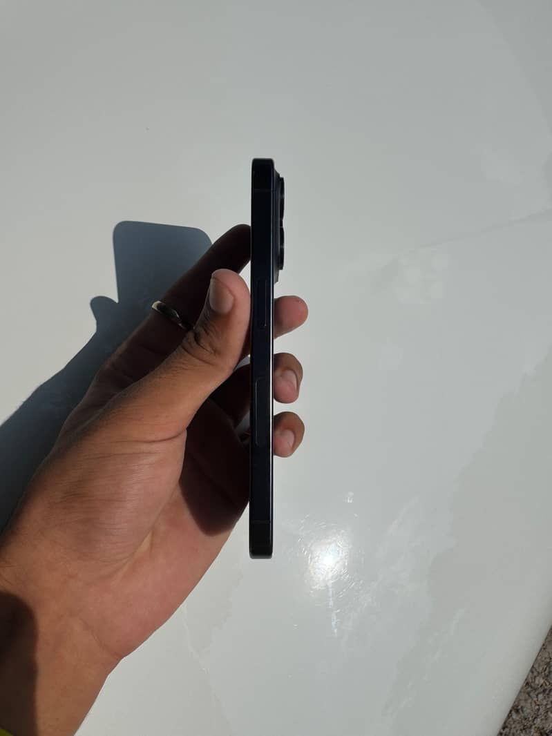 Apple iPhone 15 Pro 4