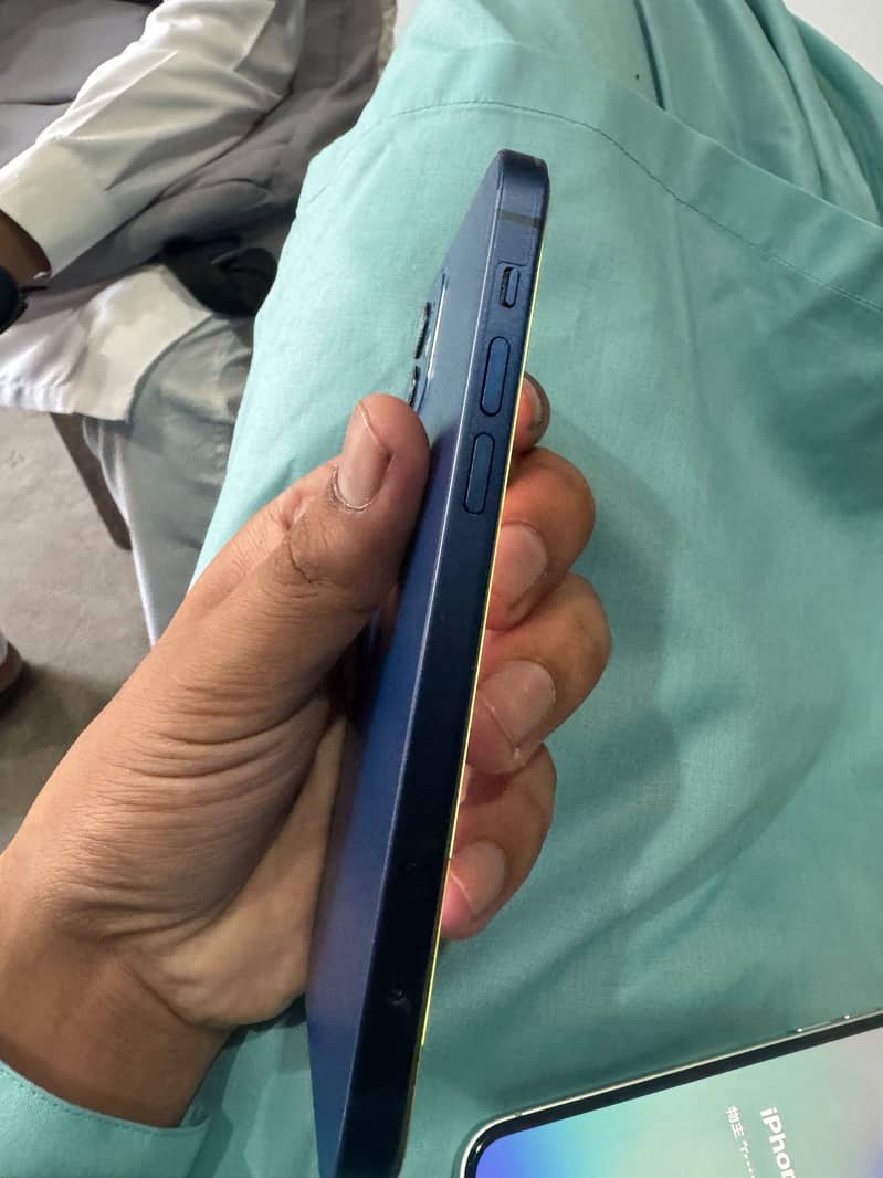 Apple iPhone 12 2