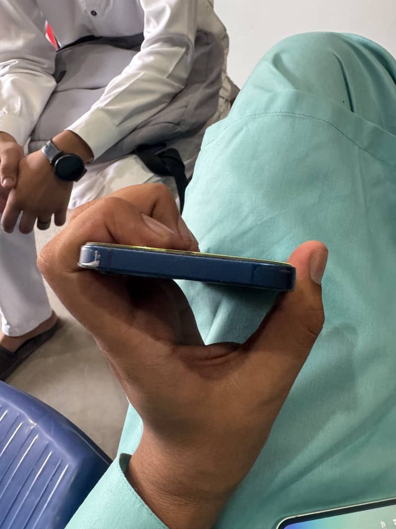Apple iPhone 12 3