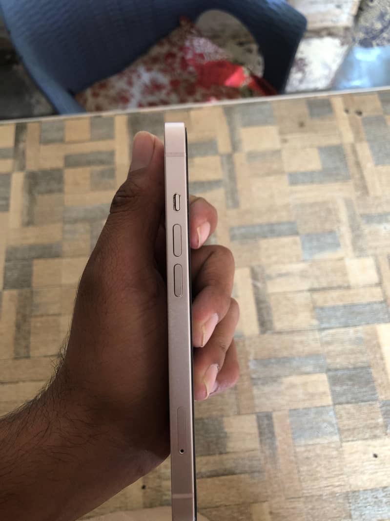 Apple iPhone 13 5