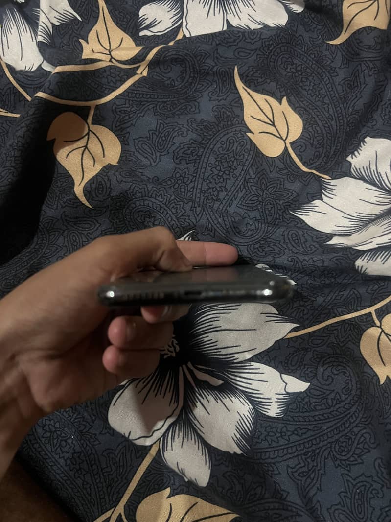 iPhone 11 Pro Max 5