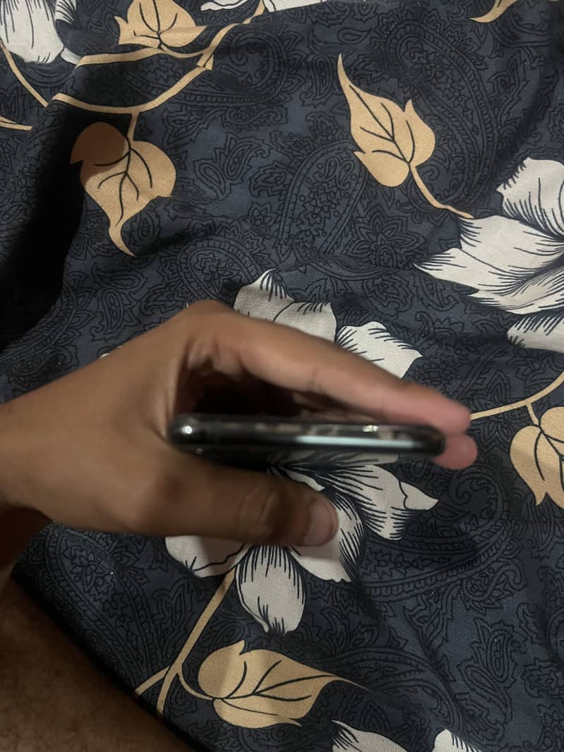 iPhone 11 Pro Max 8