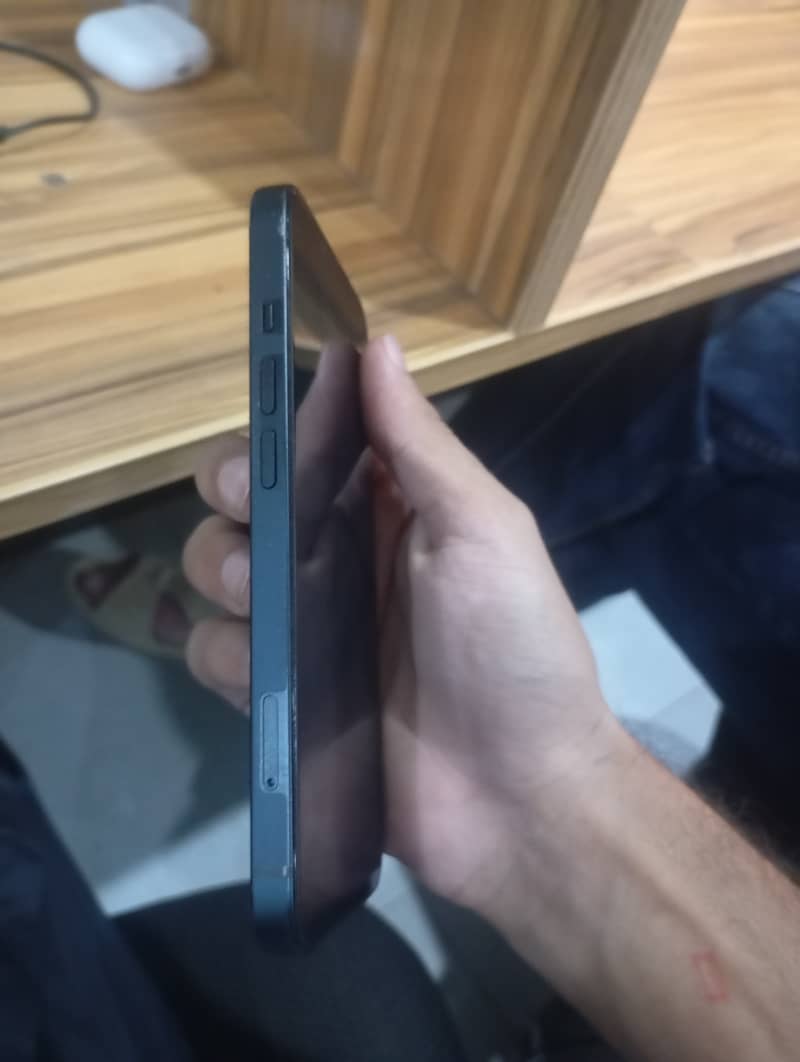 Apple iPhone 13 3