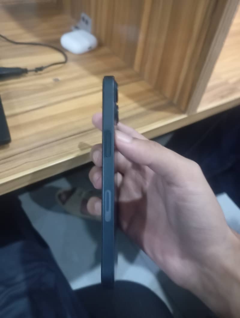 Apple iPhone 13 4