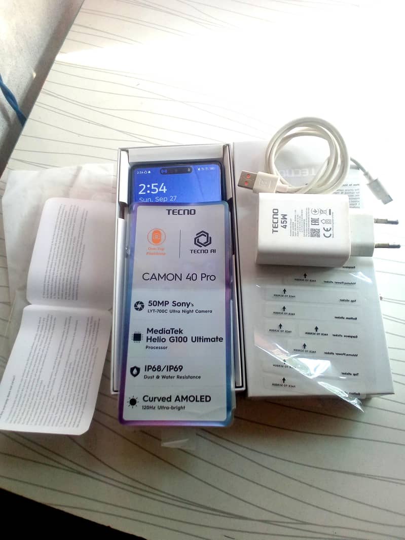 Tecno CAMON 40 Pro 1