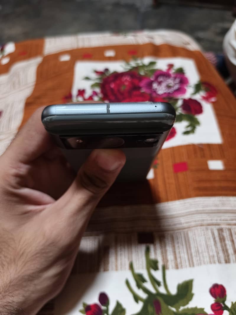 Google Pixel 8 4