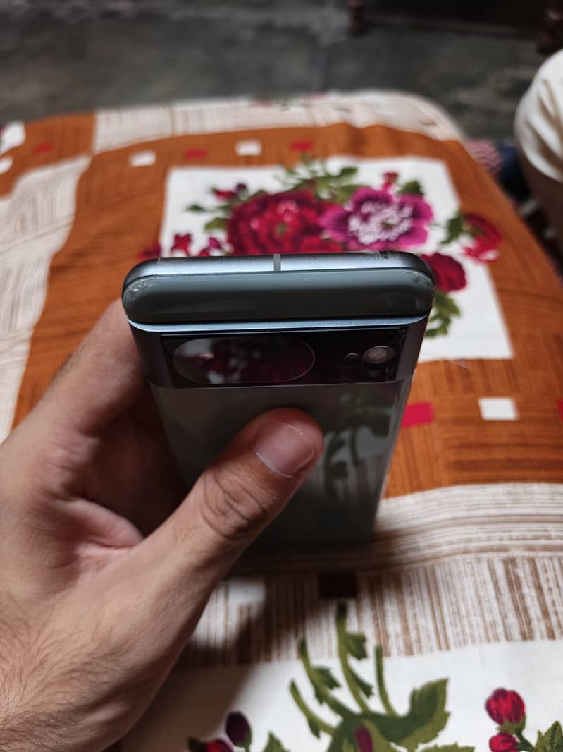 Google Pixel 8 5