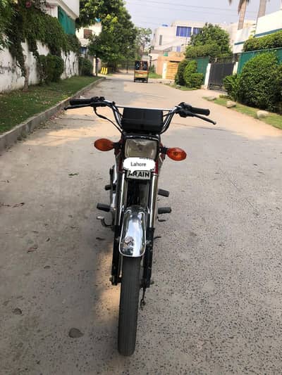 Honda 125 Kisi ko chahiye ho to rabta Kary