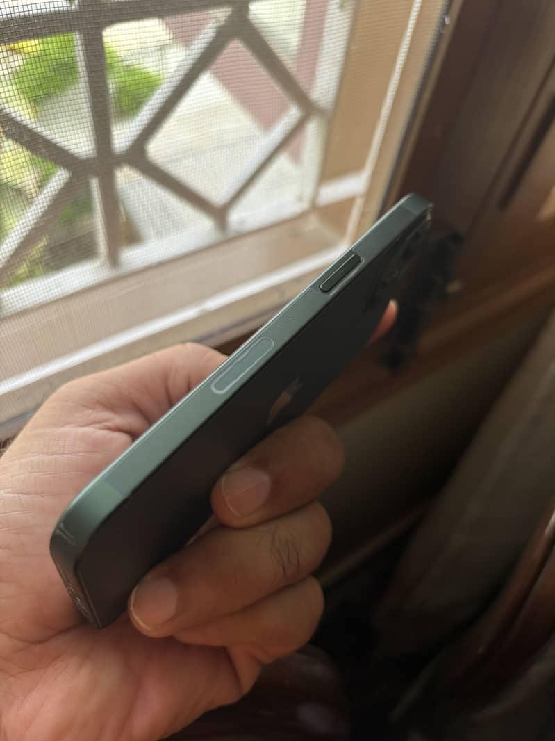 Apple iPhone 13 3