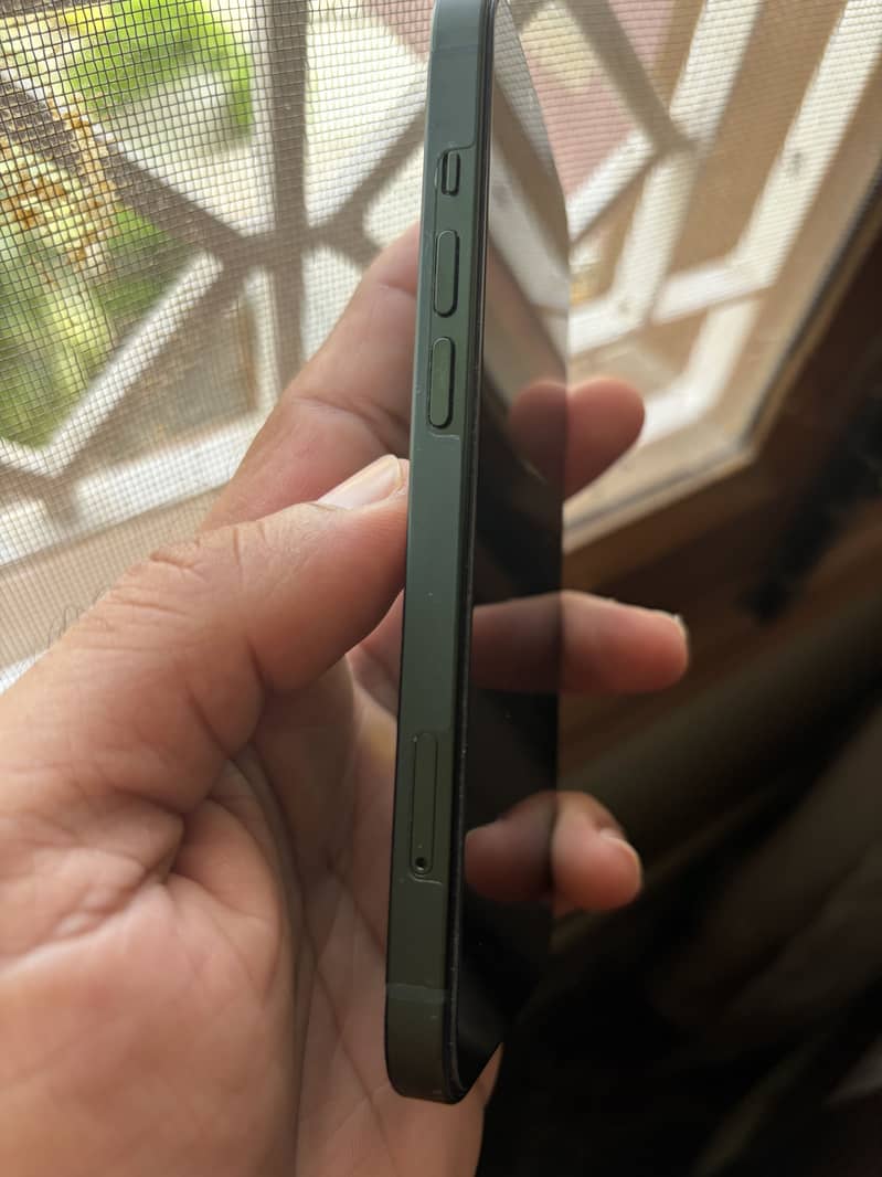 Apple iPhone 13 5