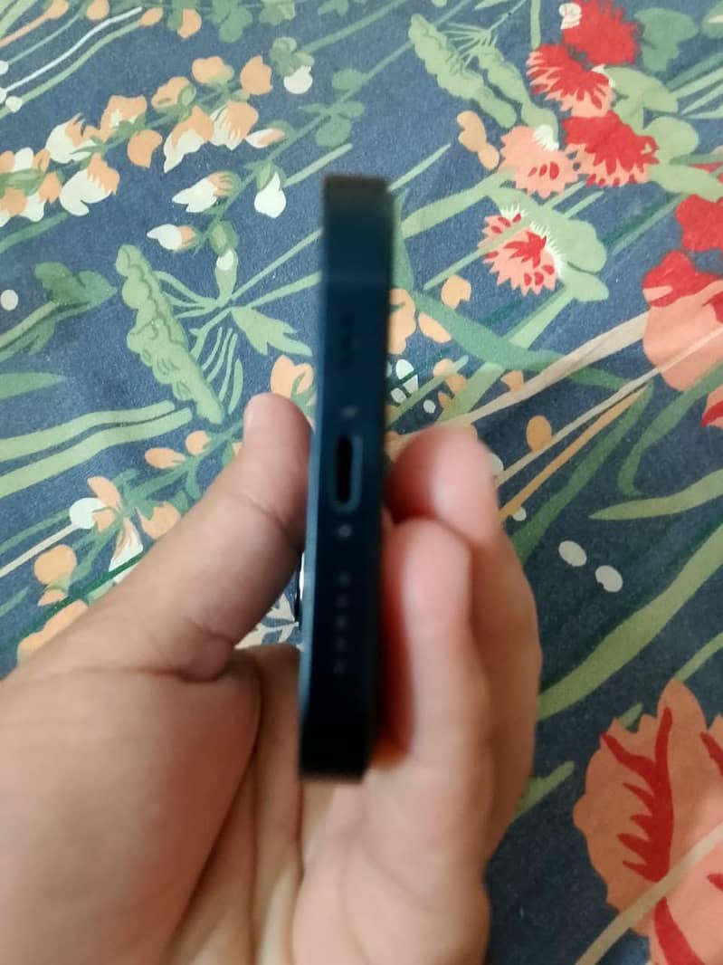 Apple iPhone 14 4