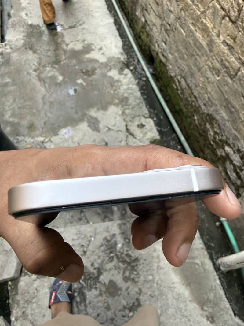 Apple iPhone 13 1