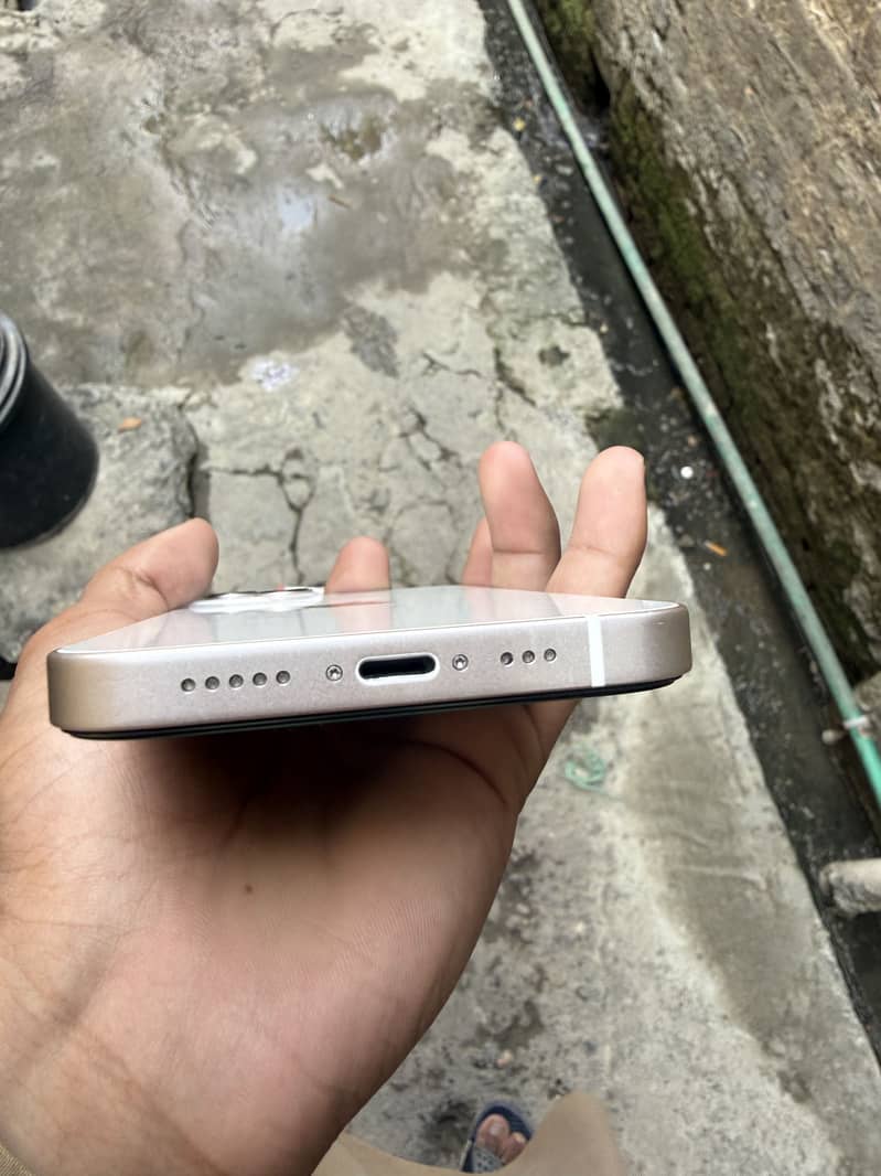 Apple iPhone 13 2