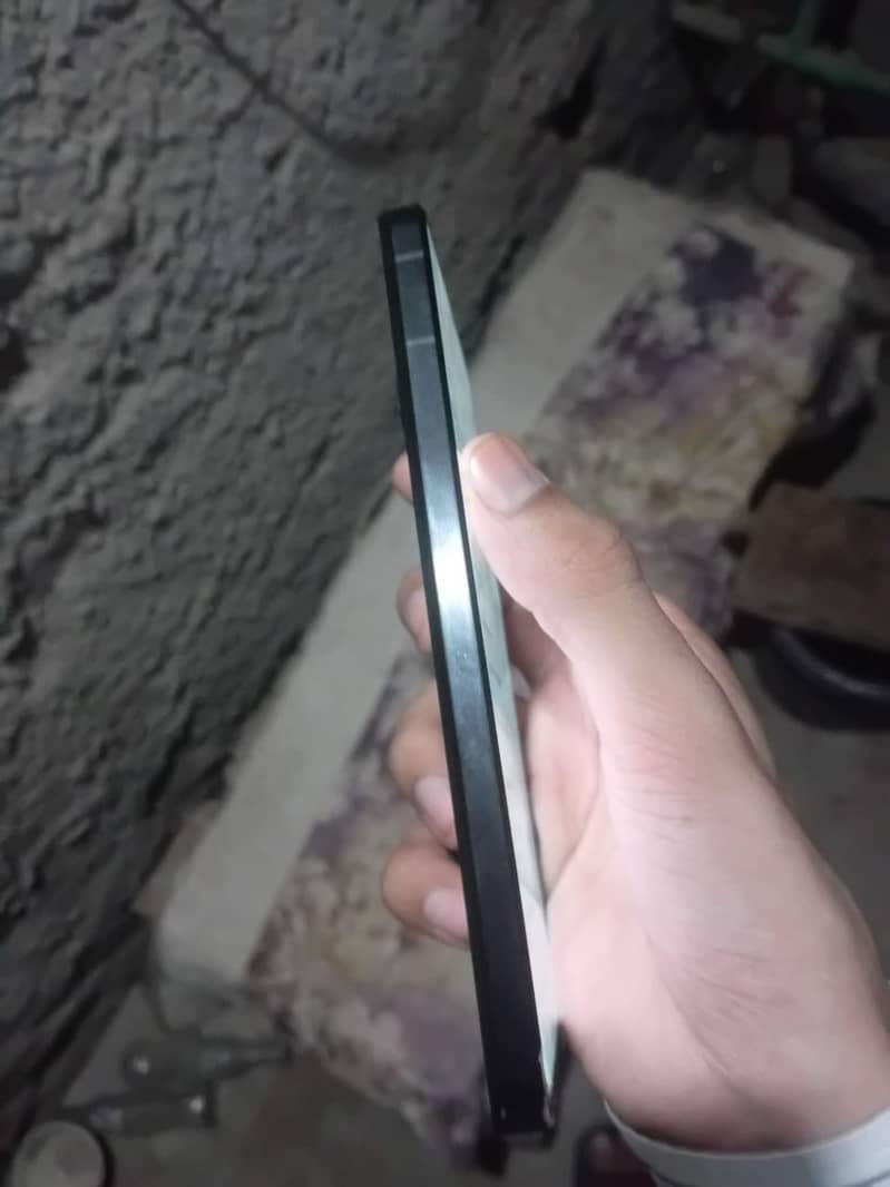 Sharp Aquos R7 1