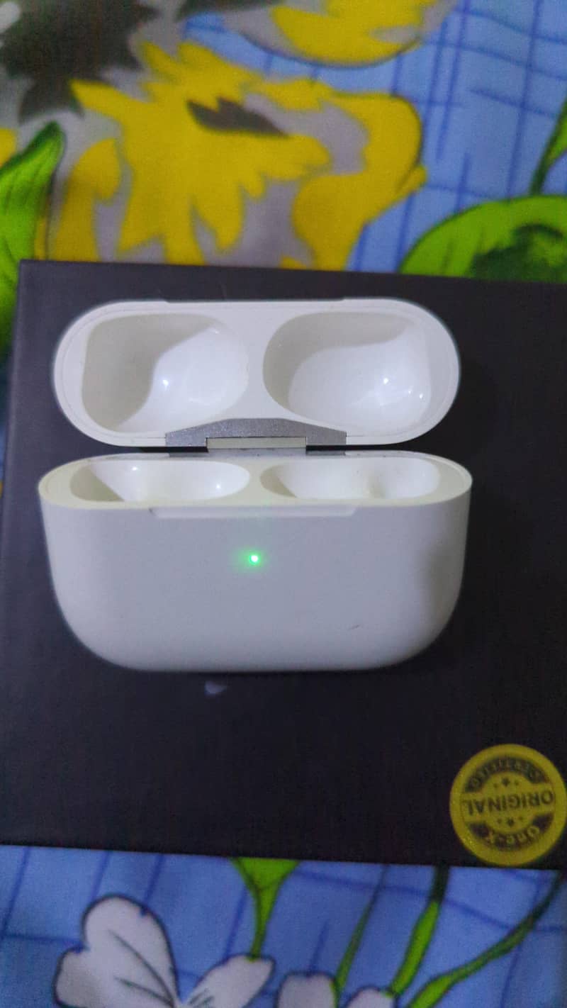 Wireless Earbuds – White 1