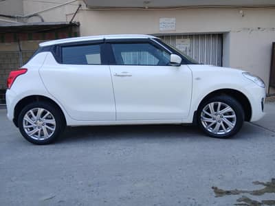 Suzuki Swift 2023 it's 29.12. 2023 untuch Scratchless car Garanted"