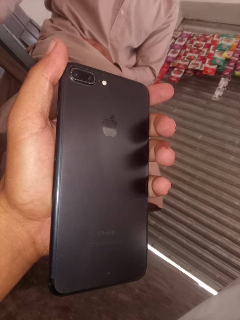 Apple iPhone 7 Plus 3
