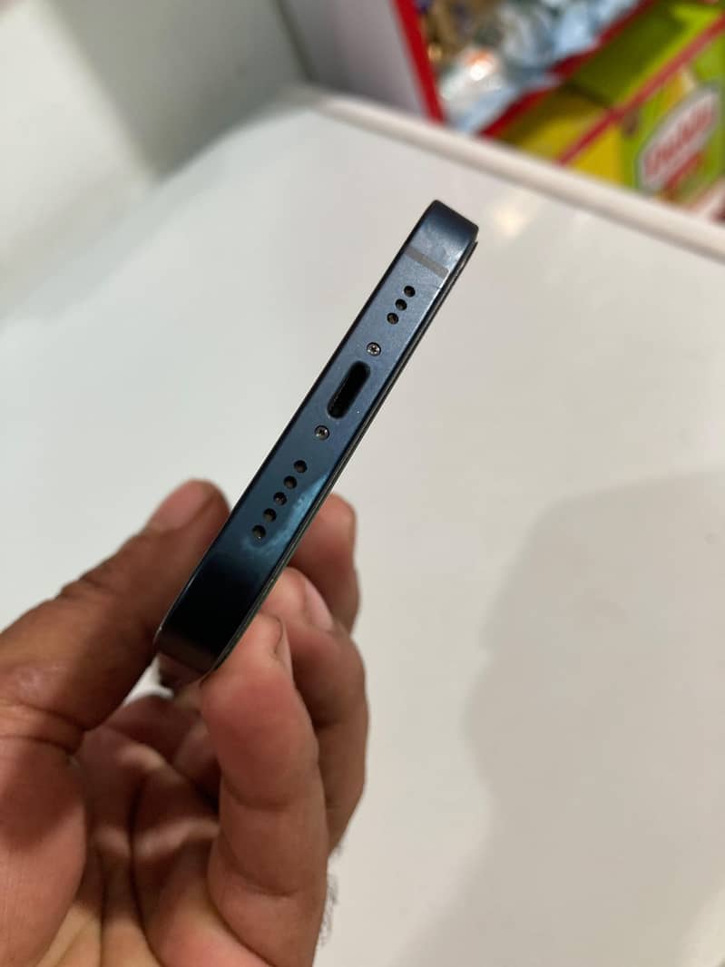 Apple iPhone 13 8