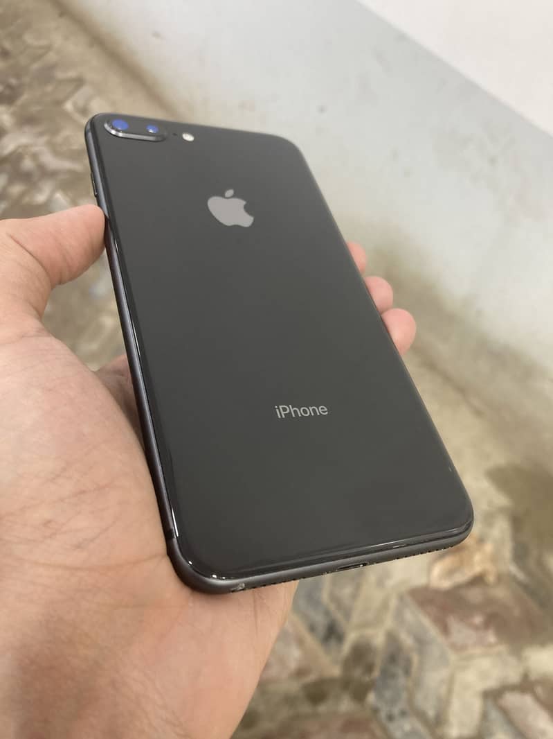 Apple iPhone 8 Plus 0