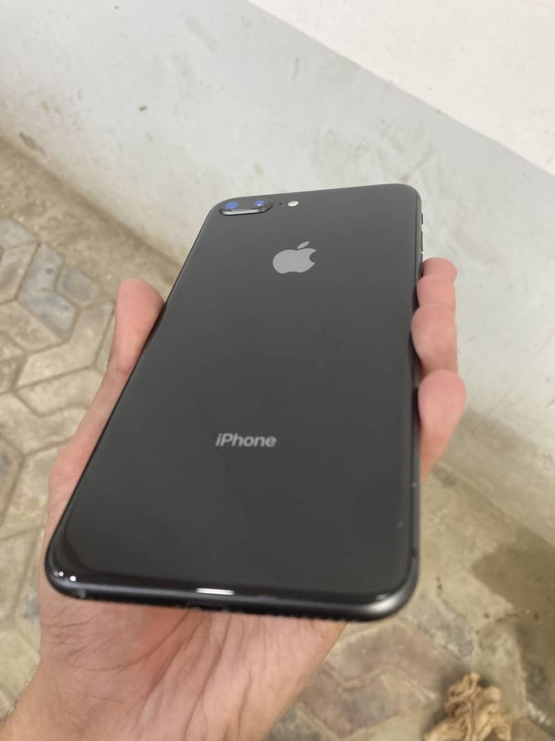 Apple iPhone 8 Plus 1