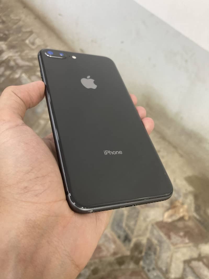 Apple iPhone 8 Plus 2
