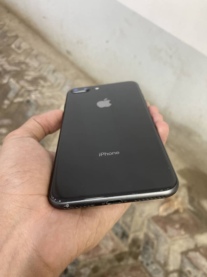 Apple iPhone 8 Plus 3