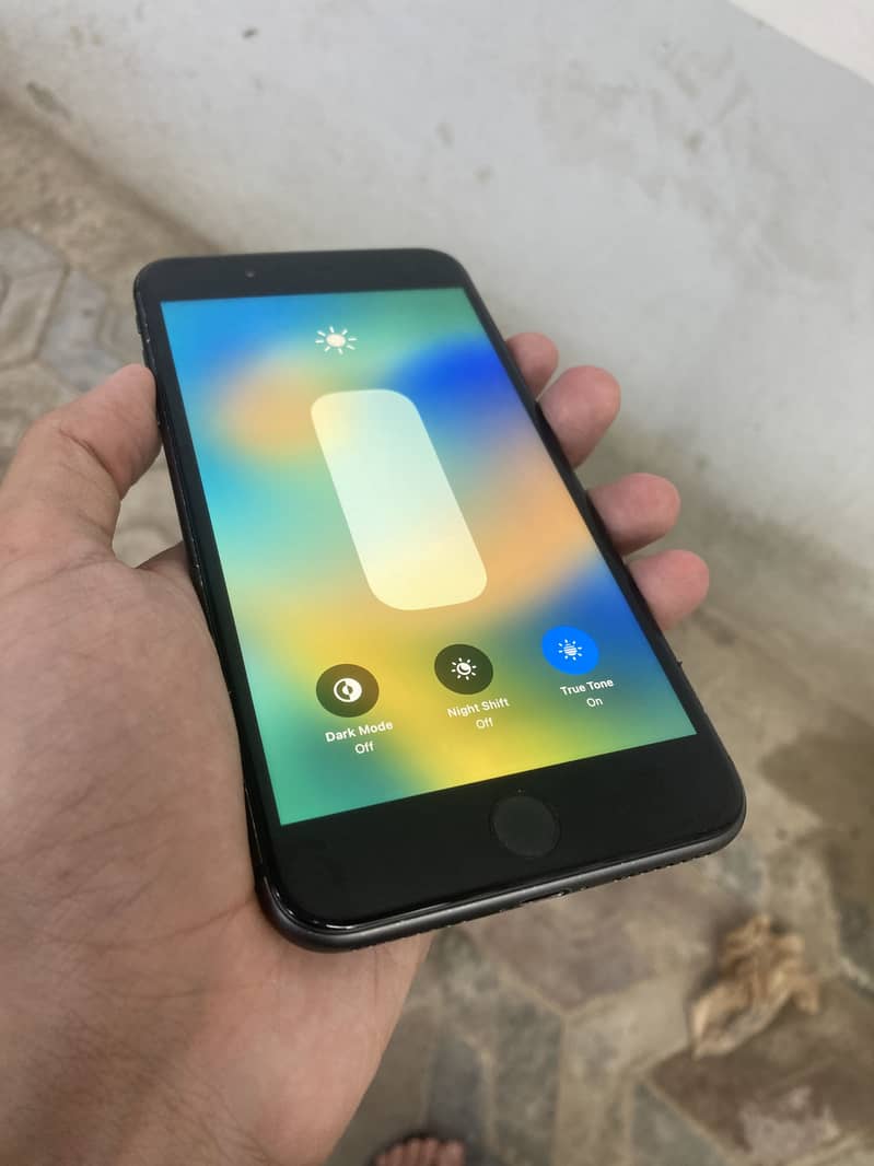 Apple iPhone 8 Plus 4