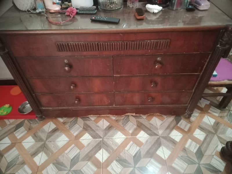 Dressing table in good condition 1