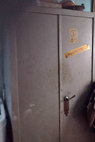 Iron almari urgent sale