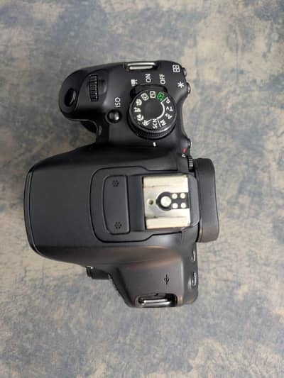 Canon EOS 700D