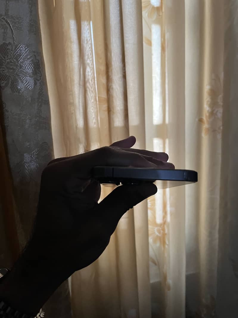 Apple iPhone 13 Pro Max 1